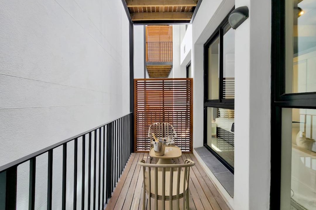 Foreshore Apartment | Worker Bee home in the City