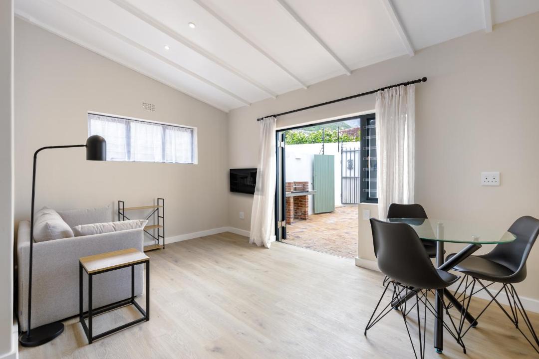 Scott Estate Apartment | 1 Bed 3 Min Walk to Beach With Private BBQ and Parking