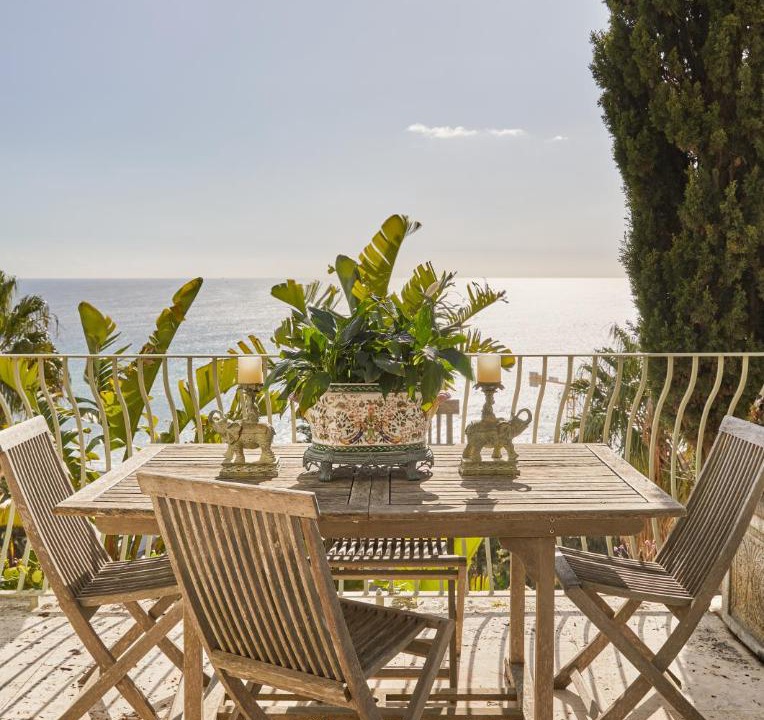 Bantry Bay Villa | Villa del Mar - "Luxurious en-suite bedroom with lounge and stunning sea view balcony in Bantry Bay"