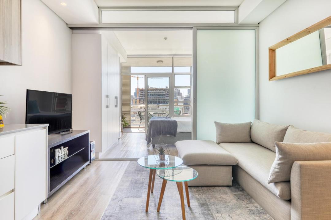 Cape Town City Centre Apartment | Backup-Powered Stylish Central Apartment near Table Mountain