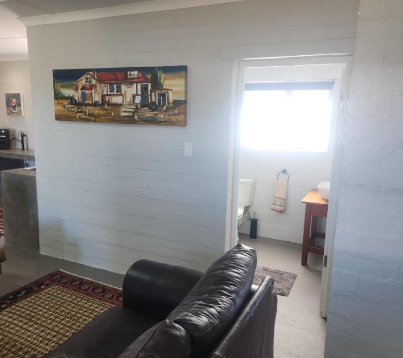 Oudtshoorn Apartment | Volgenoeg Self Catering Family Unit