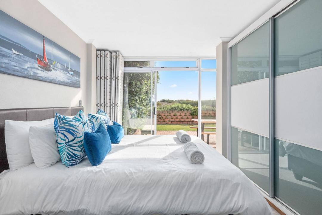 Lagoon Beach Apartment | Neptune Isle 9