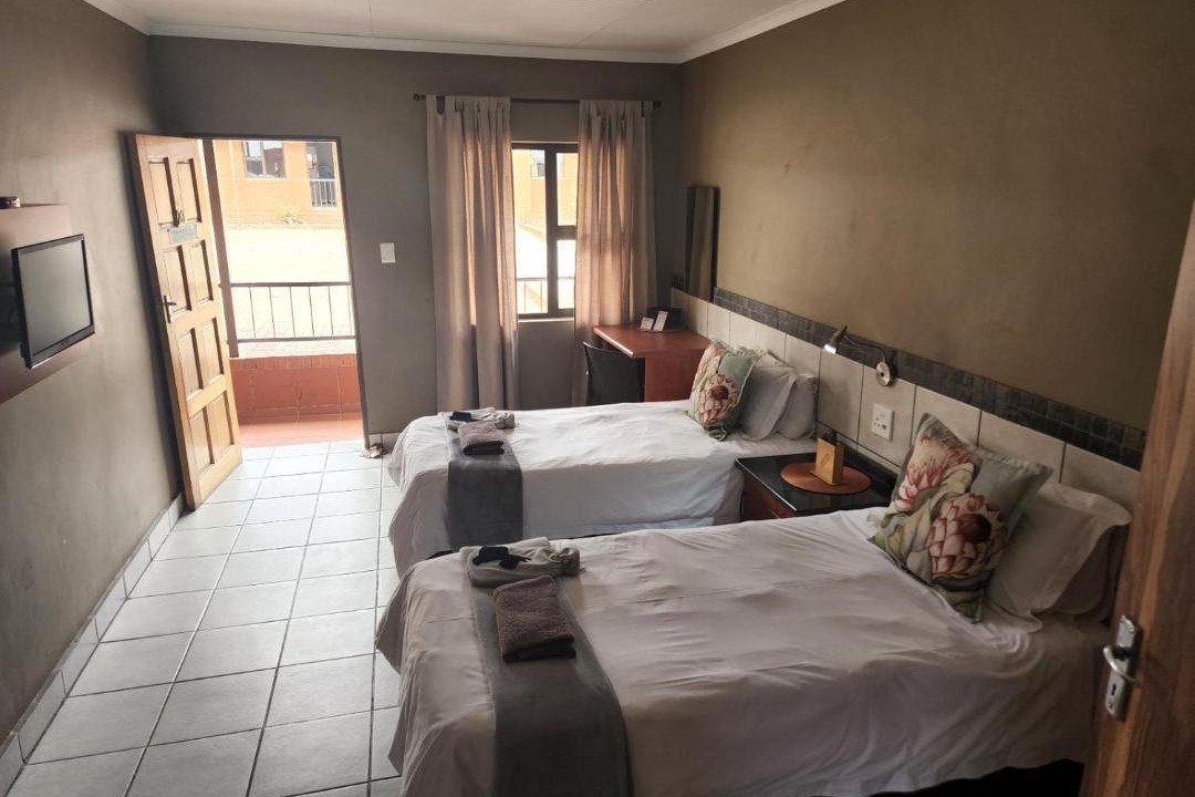 Newcastle Cabin | Snips Accommodation