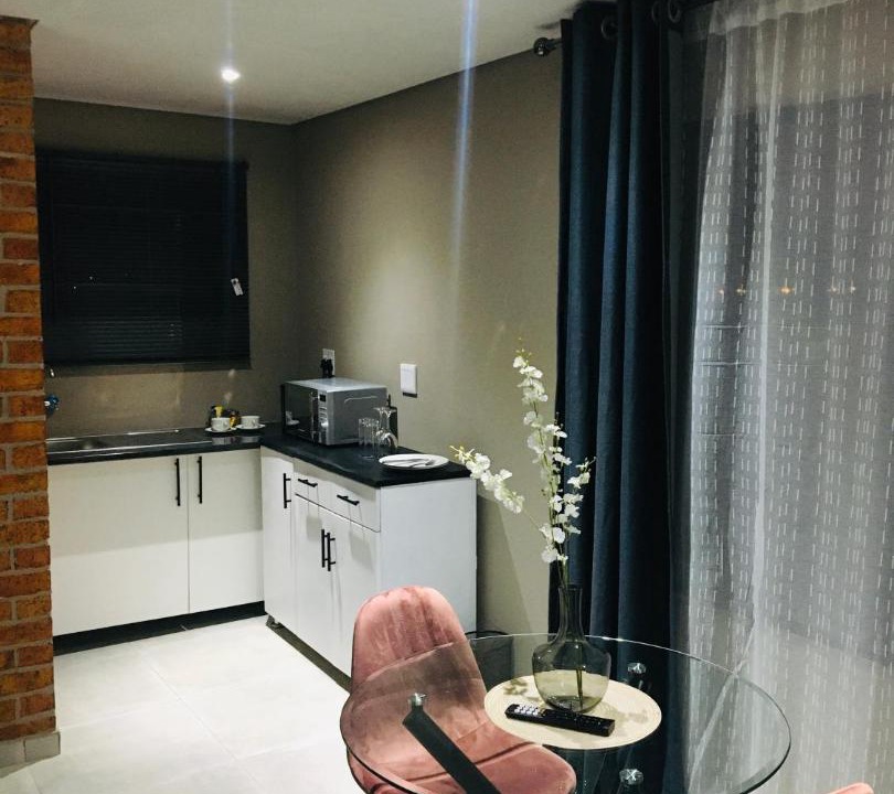 Greater Johannesburg Metropolitan Area Apartment | Black Rose Guesthouse