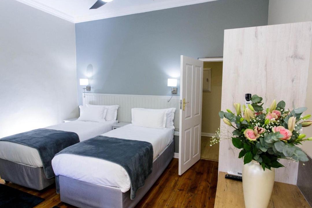 Oudtshoorn Hotel | Queen's Hotel by BON Hotels