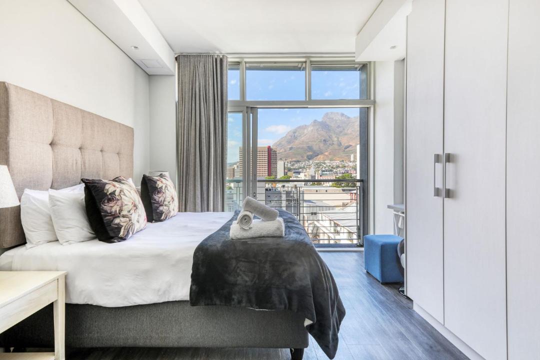 Cape Town City Centre Apartment | Backup-Power Mountain View Trendy Apartment