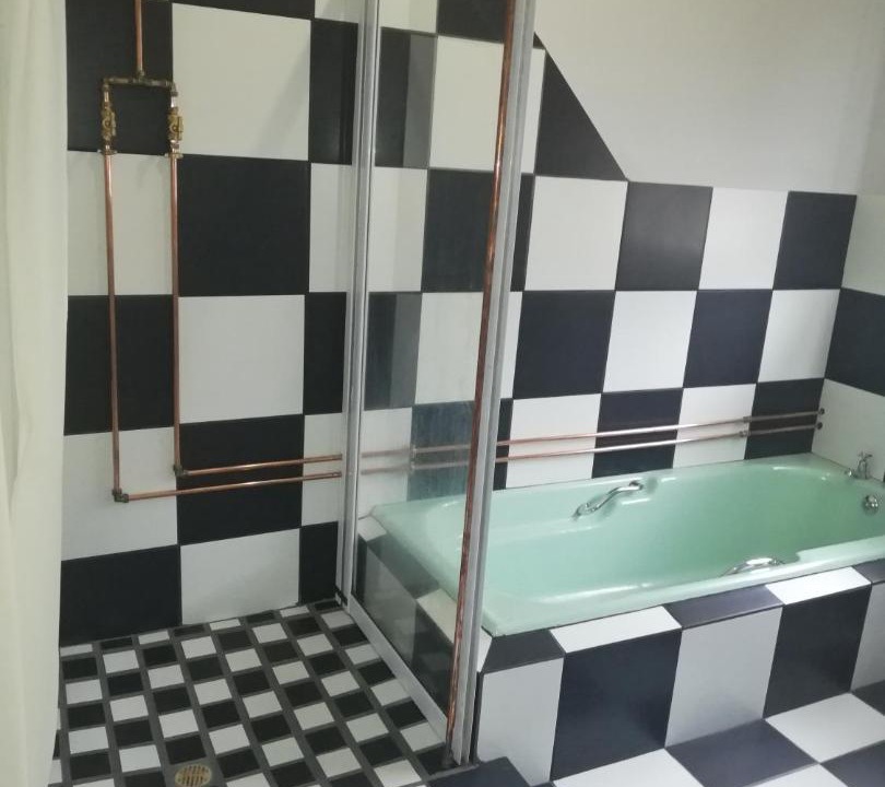 Sutherland House | The V8 House