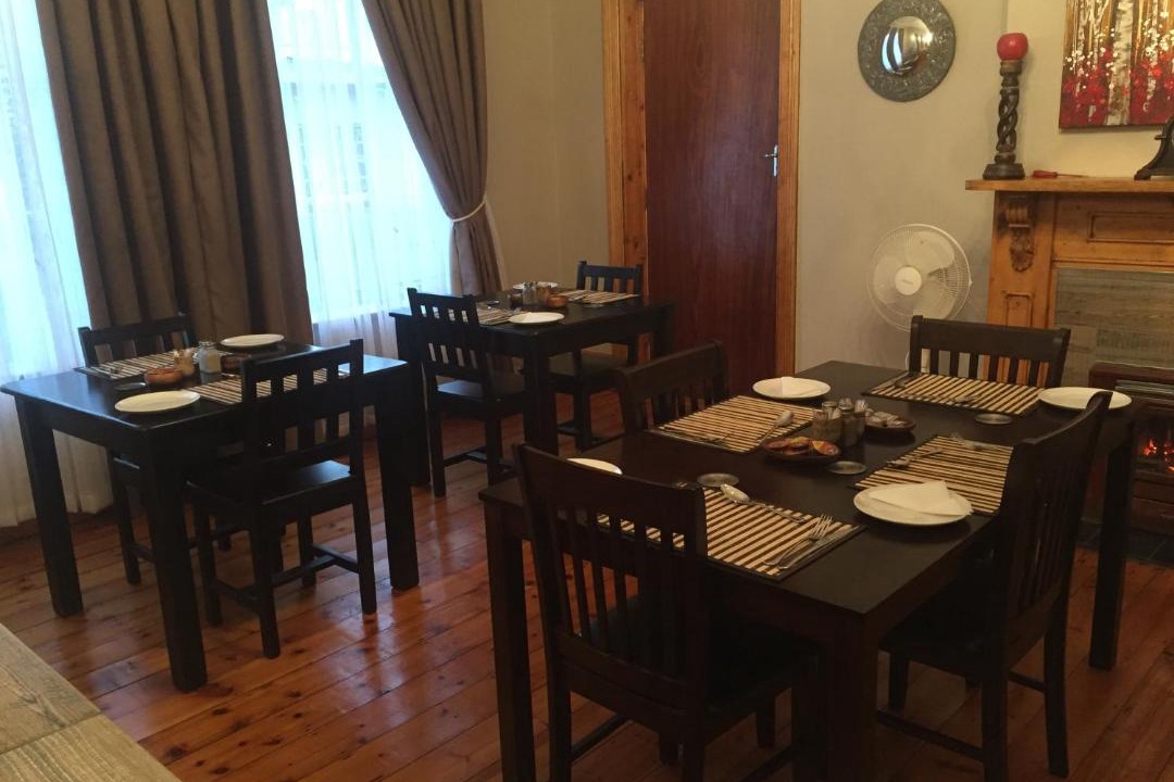 Komani Bed & Breakfast | Tranquil House B&B @ 1 College Ave