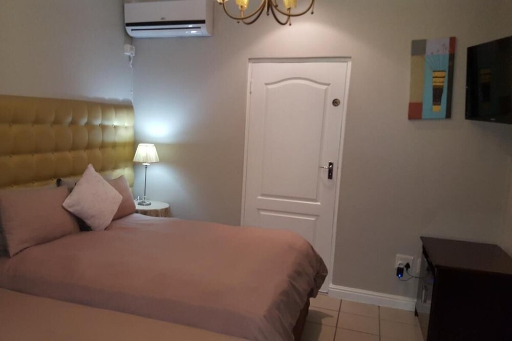 Photo of Bedroom in Rondebosch East
