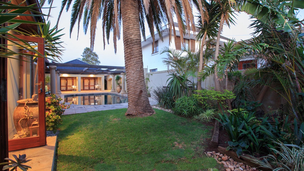 Photo of Outdoor in Pollok Beach