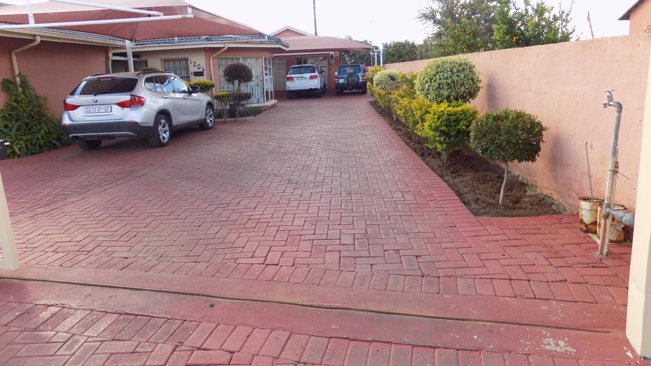 Photo of Outdoor in Moses Kotane