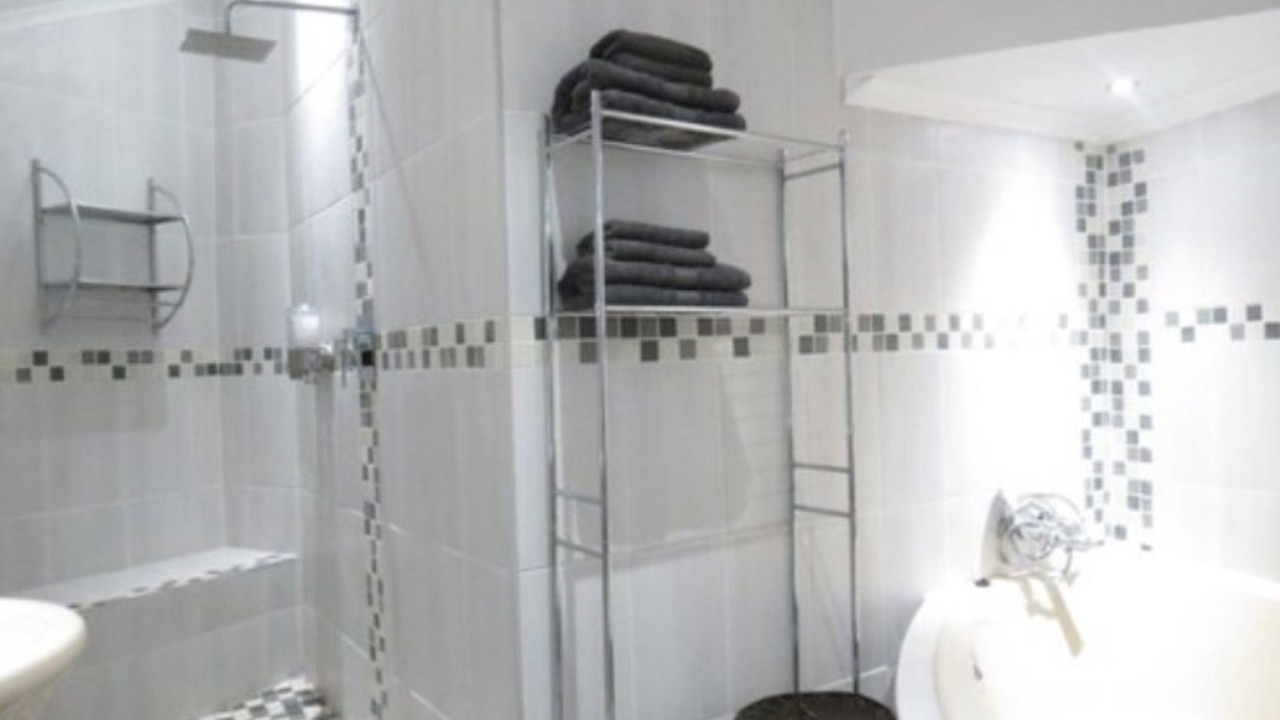 Photo of Bathroom in Roodeplaat