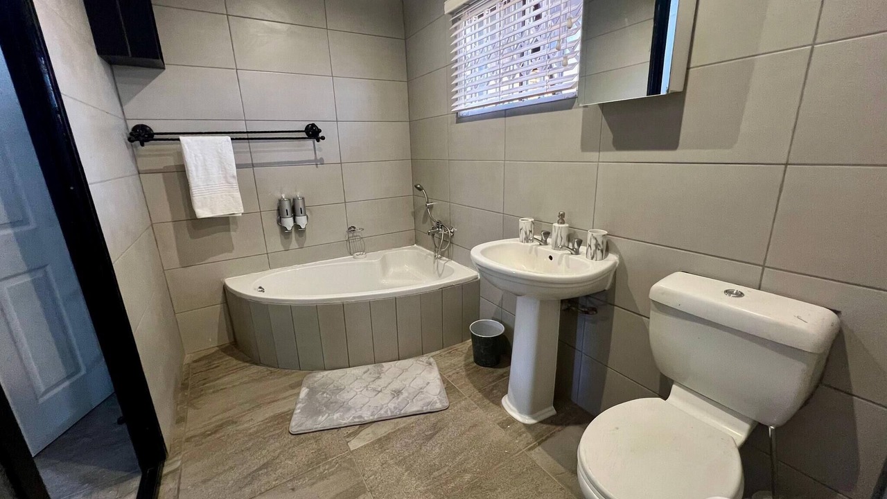 Photo of Bathroom in Akasia