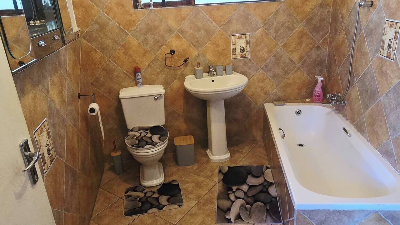 Photo of Bathroom in Greater Johannesburg Metropolitan Area