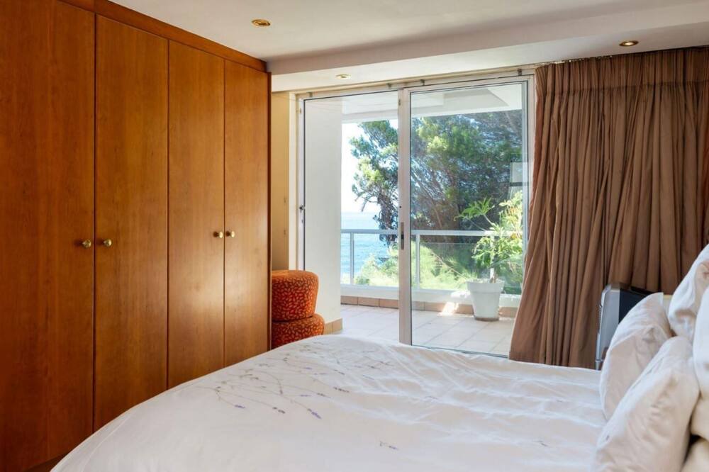 Photo of Bedroom in Bantry Bay