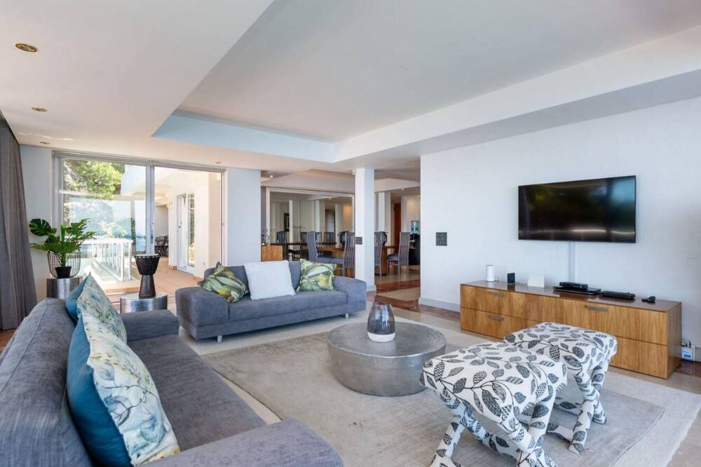 Photo of Livingroom in Bantry Bay