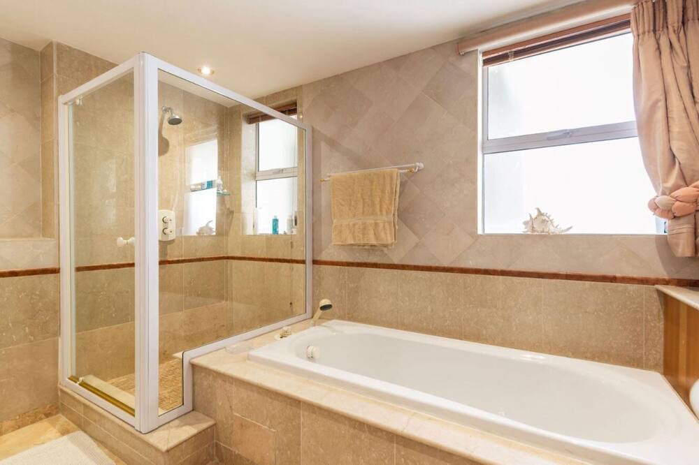 Photo of Bathroom in Bantry Bay
