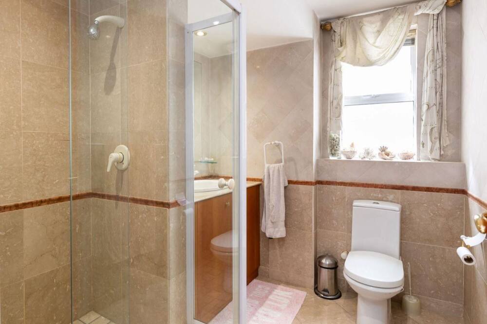 Photo of Bathroom in Bantry Bay