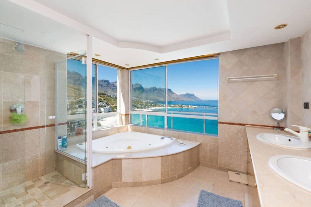 Photo of Bathroom in Bantry Bay