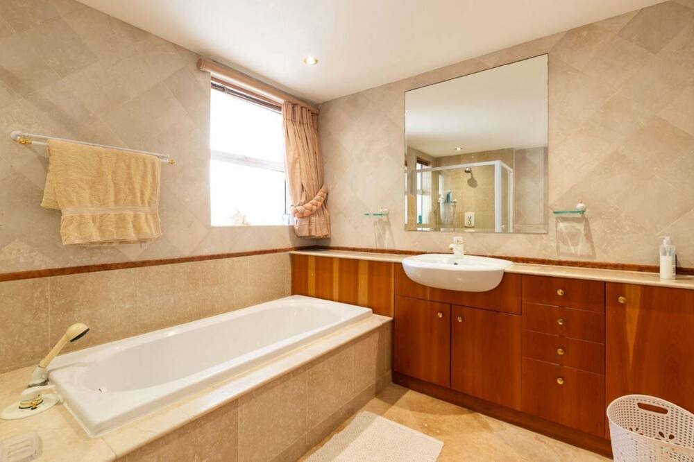 Photo of Bathroom in Bantry Bay