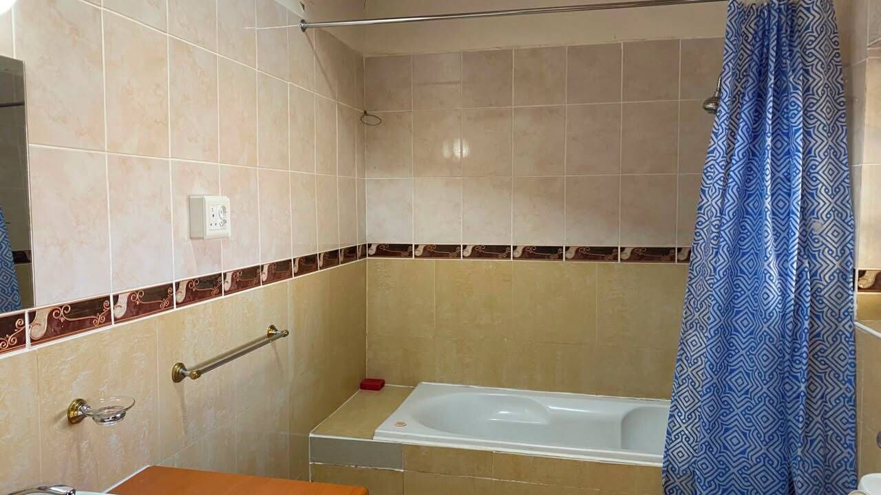 Photo of Bathroom in Parys