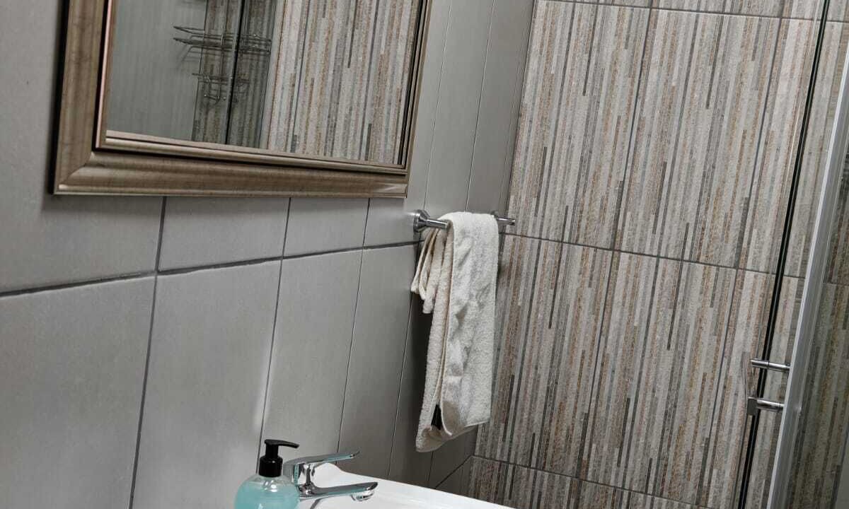 Photo of Bathroom in Embalenhle