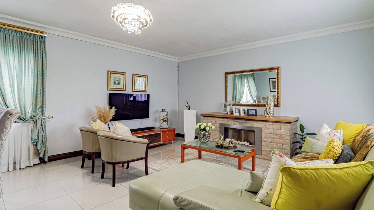 Photo of Livingroom in Greater Johannesburg Metropolitan Area
