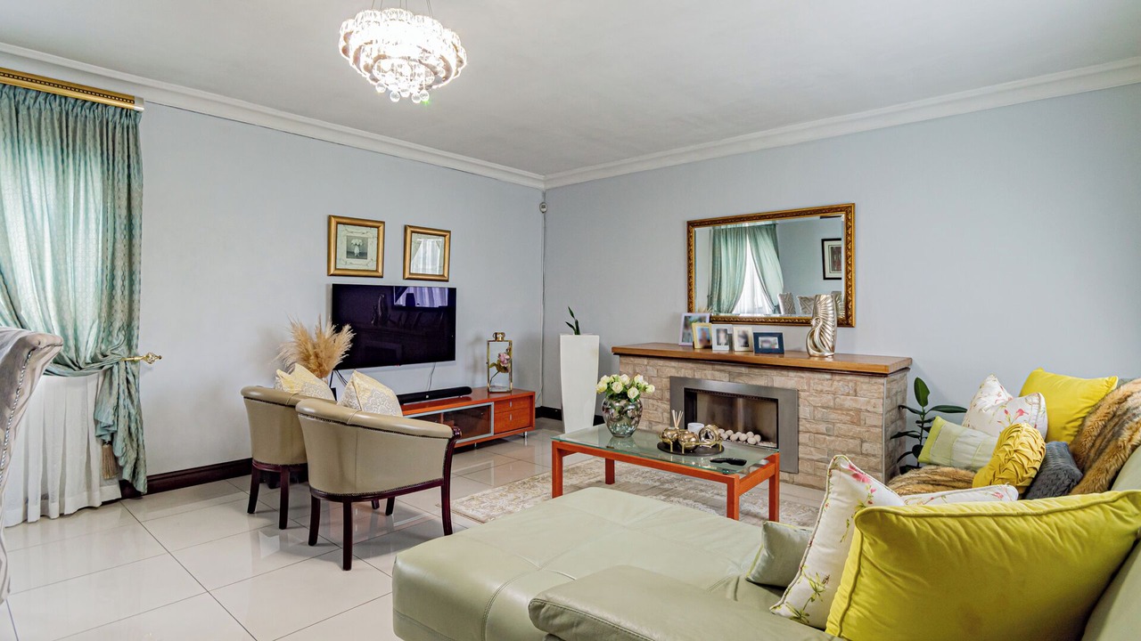 Photo of Livingroom in Greater Johannesburg Metropolitan Area