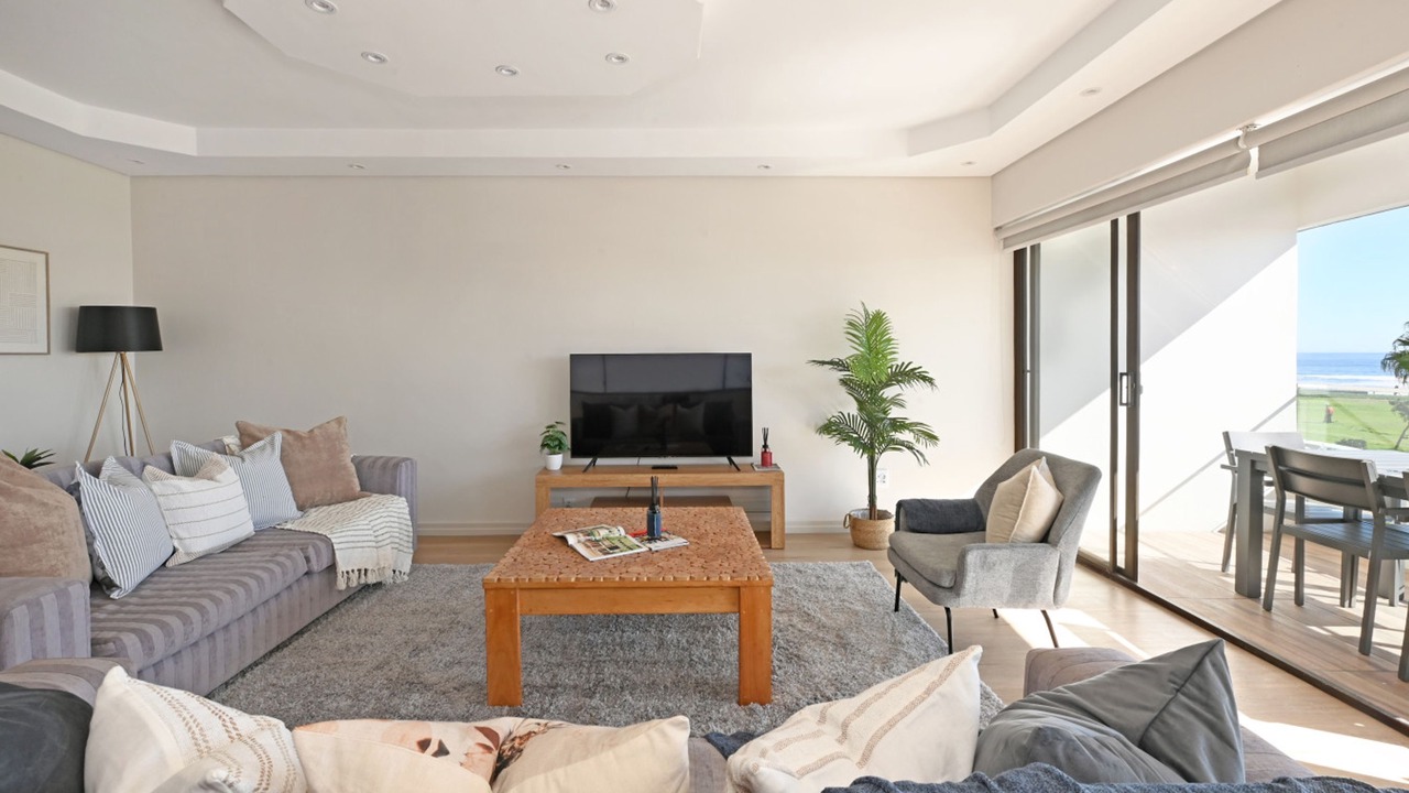 Photo of Livingroom in Three Anchor Bay