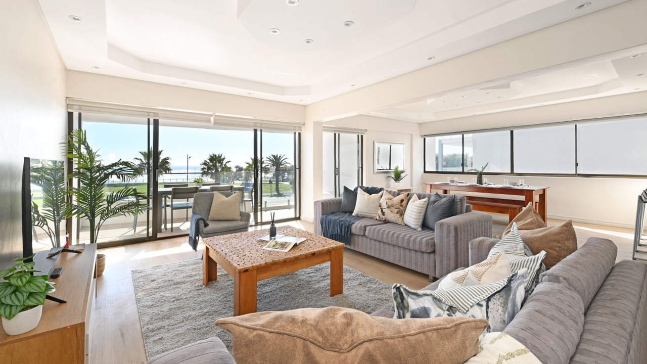 Photo of Livingroom in Three Anchor Bay