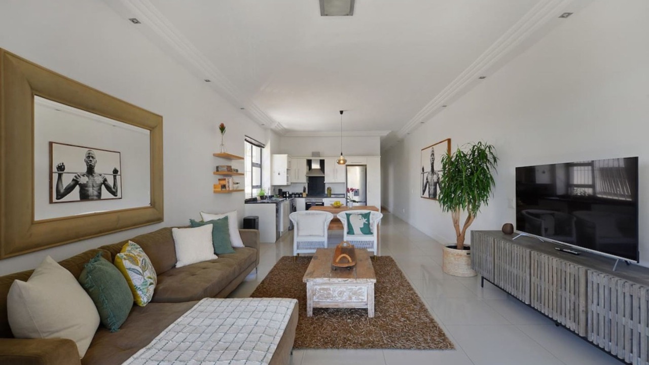 Photo of Livingroom in Three Anchor Bay