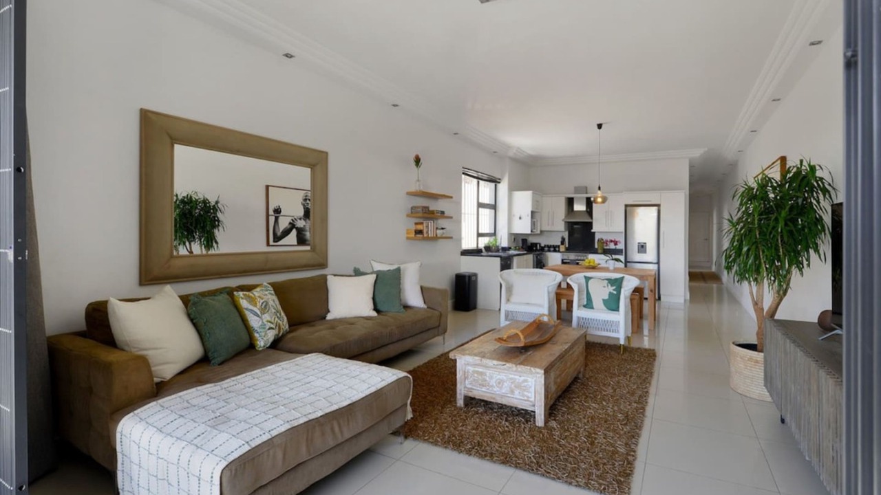 Photo of Livingroom in Three Anchor Bay