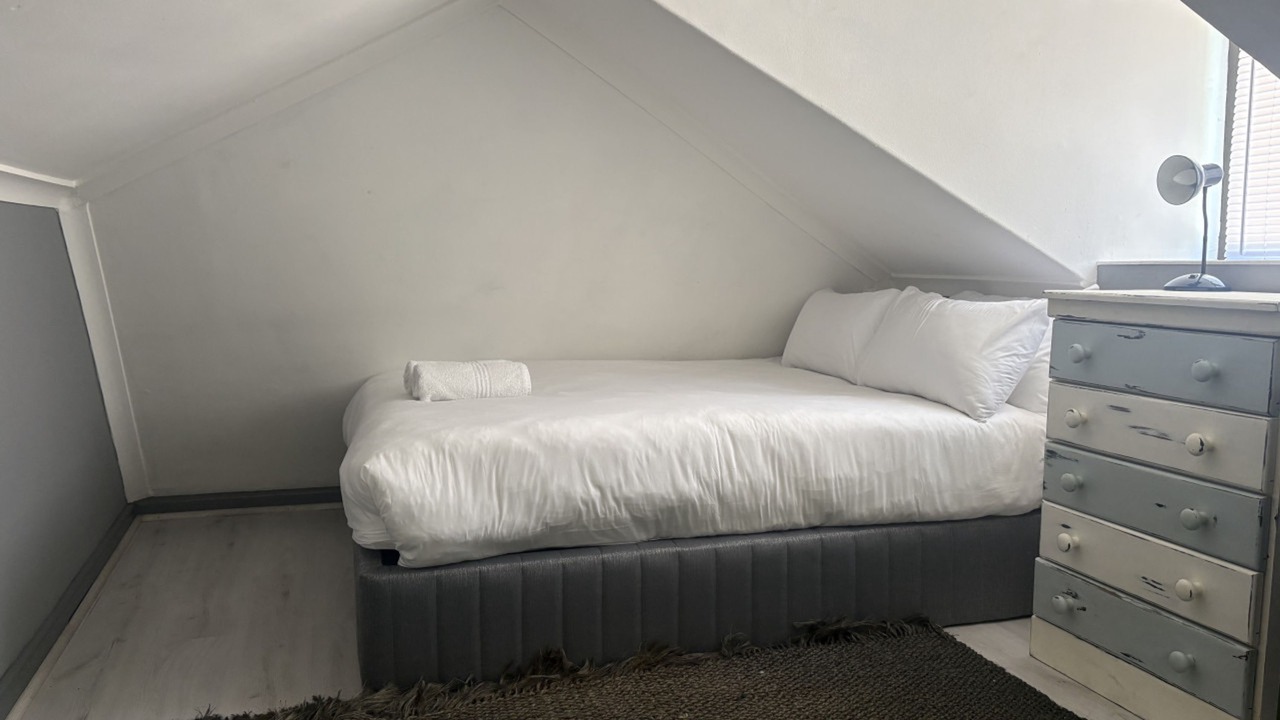 Photo of Bedroom in Three Anchor Bay