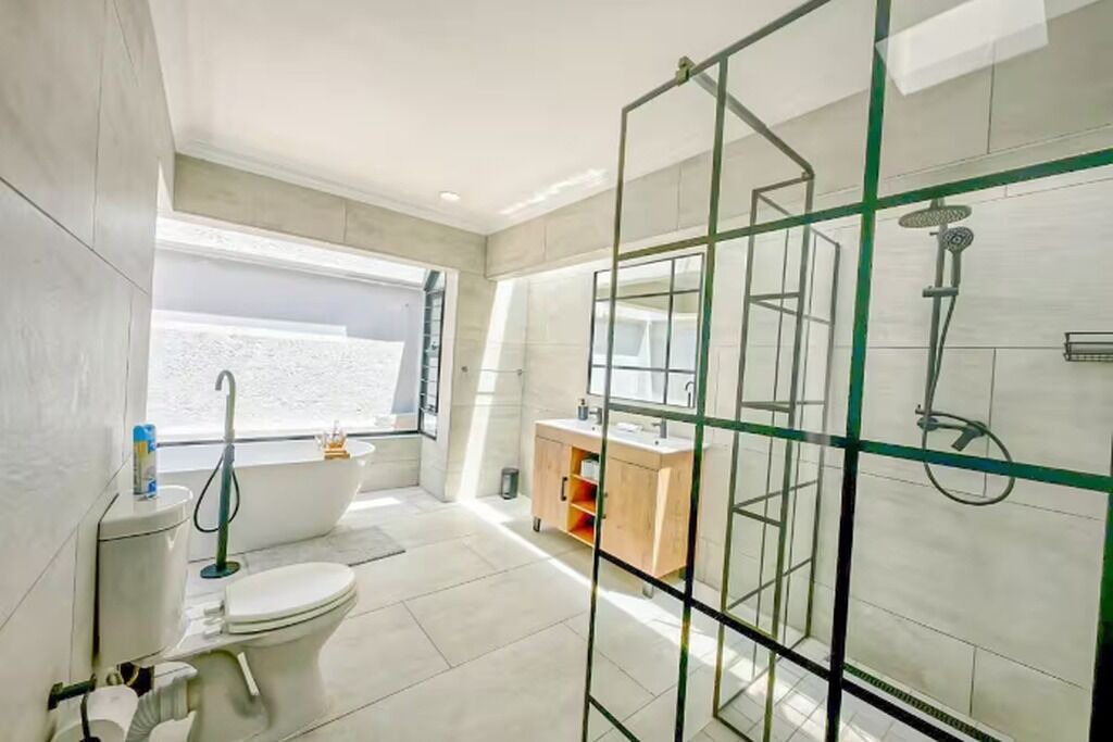 Photo of Bathroom in Greater Johannesburg Metropolitan Area