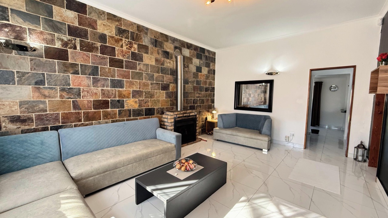 Photo of Livingroom in Lansdowne