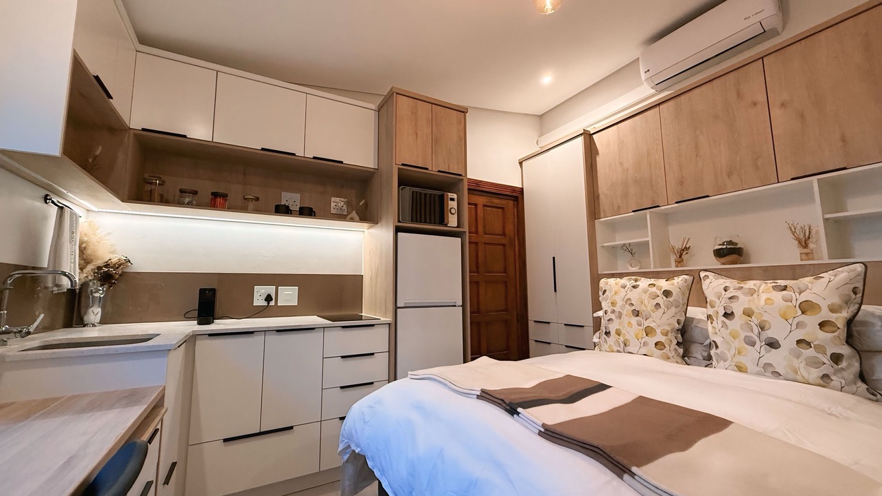 Photo of Bedroom in Three Anchor Bay