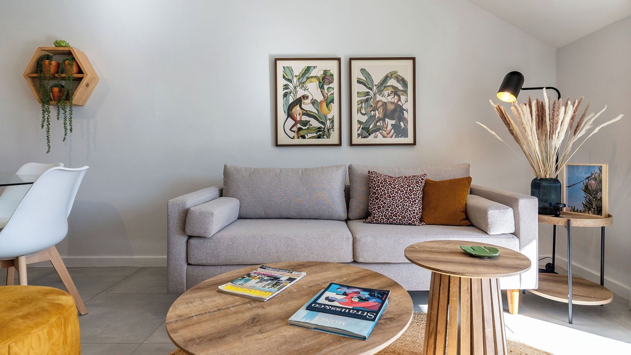 Photo of Livingroom in Burgundy Estate