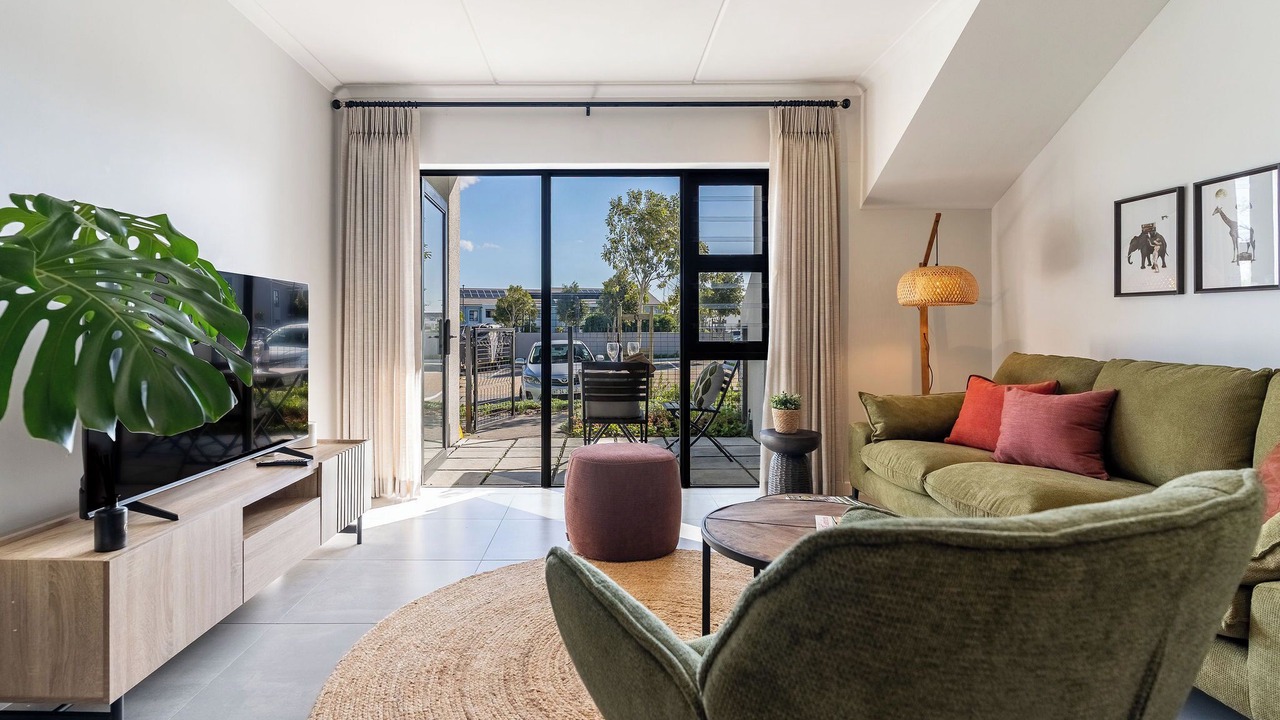 Photo of Livingroom in Burgundy Estate
