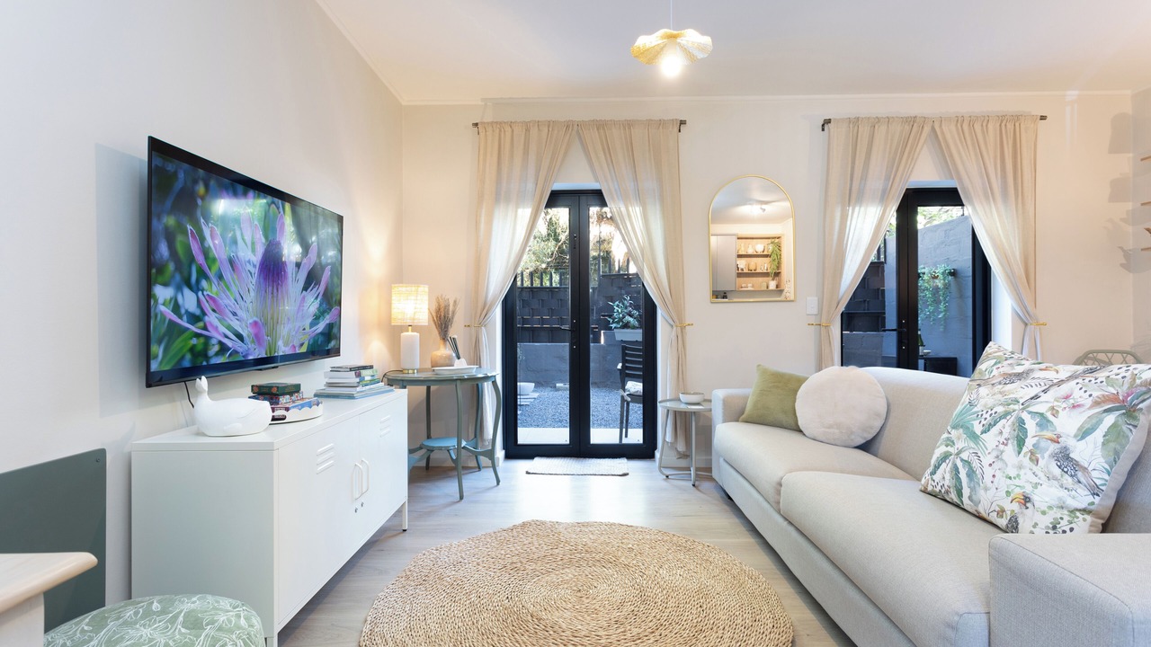 Photo of Livingroom in Redhill