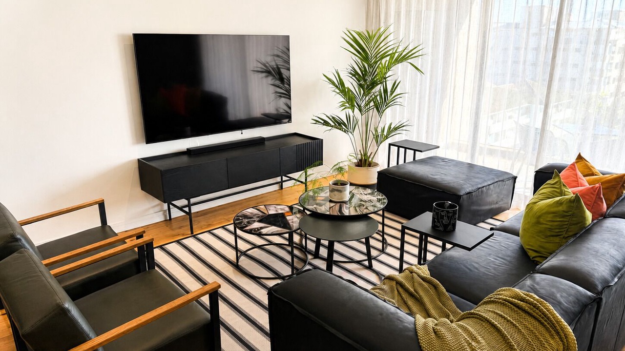 Photo of Livingroom in Three Anchor Bay