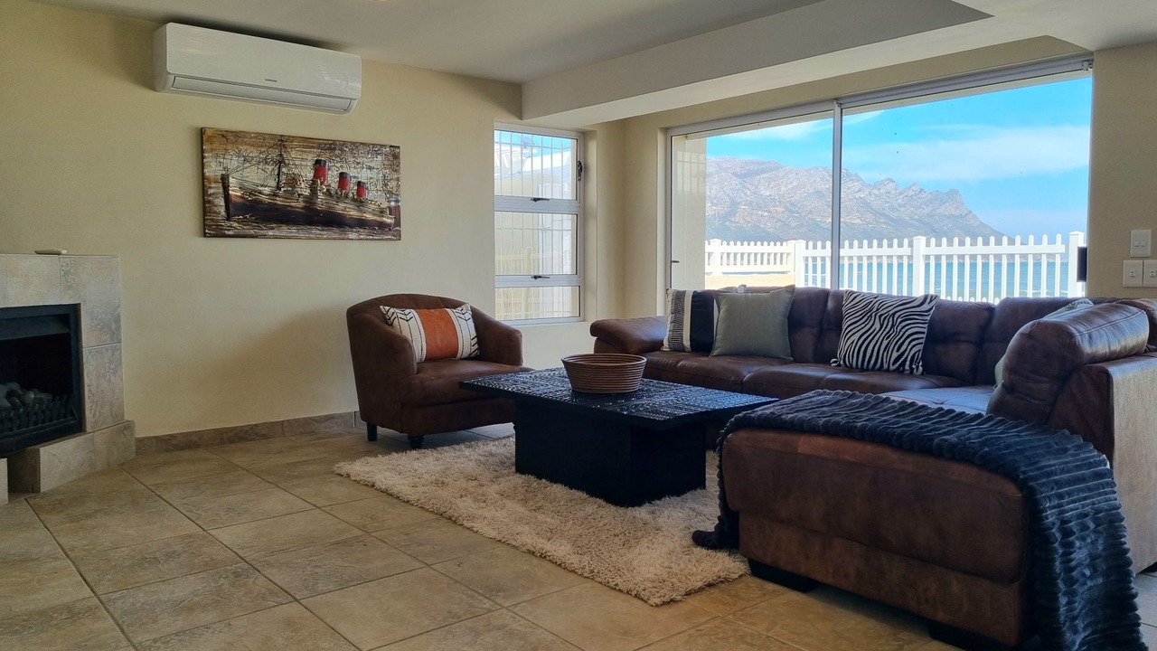 Photo of Livingroom in Gordons Bay Central