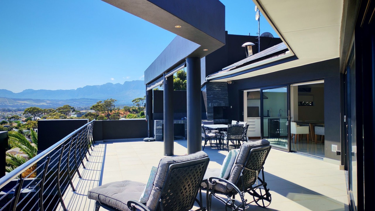 Photo of Patio Balcony in Mountainside