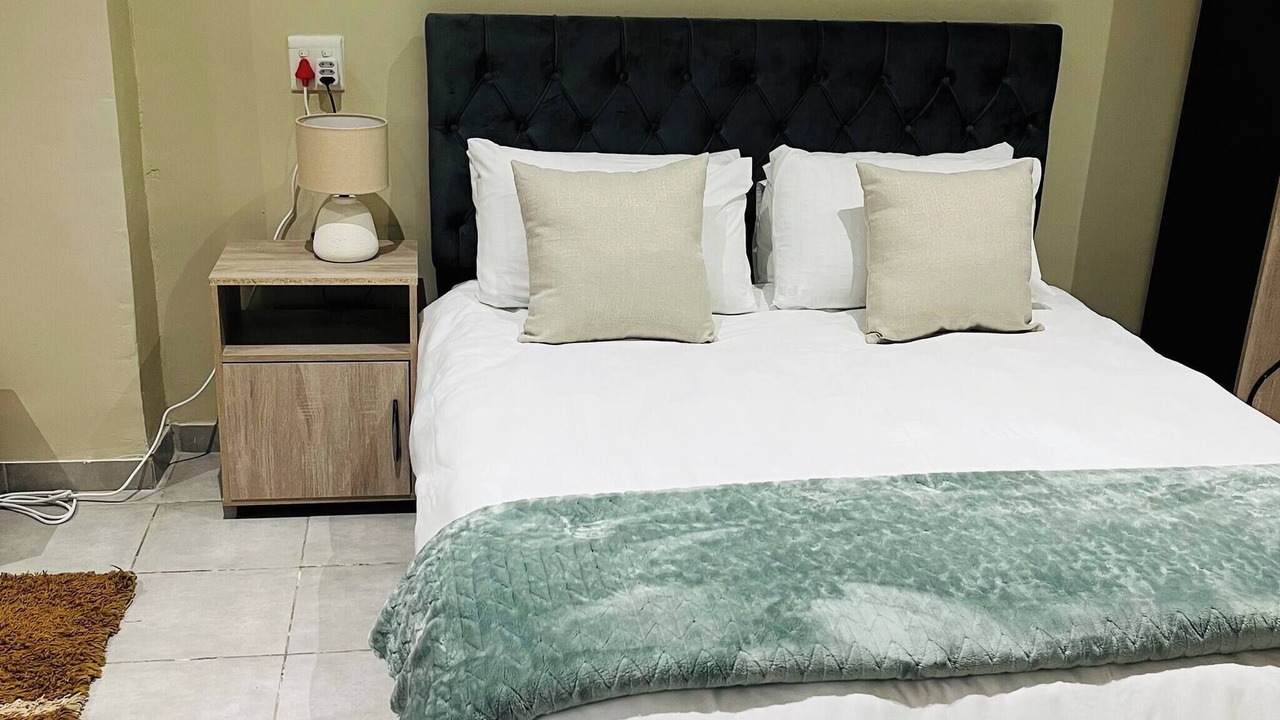 Photo of Bedroom in Constantia Kloof