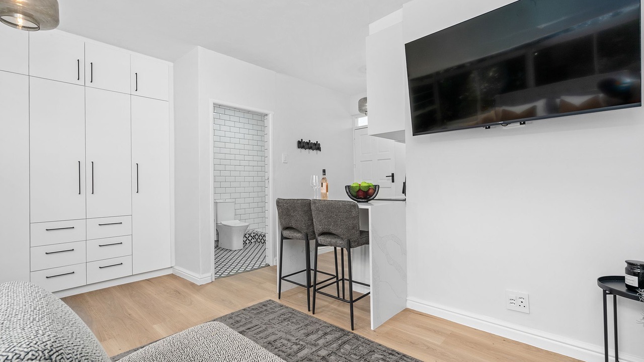 Photo of Livingroom in Three Anchor Bay