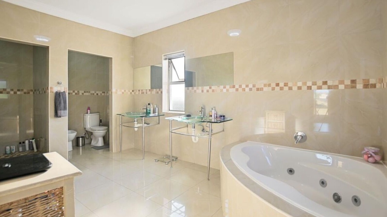 Photo of Bathroom in Bloubergstrand