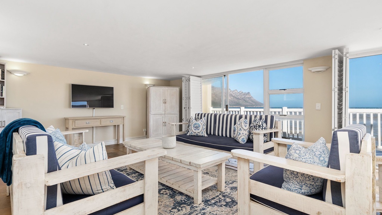 Photo of Livingroom in Gordons Bay Central