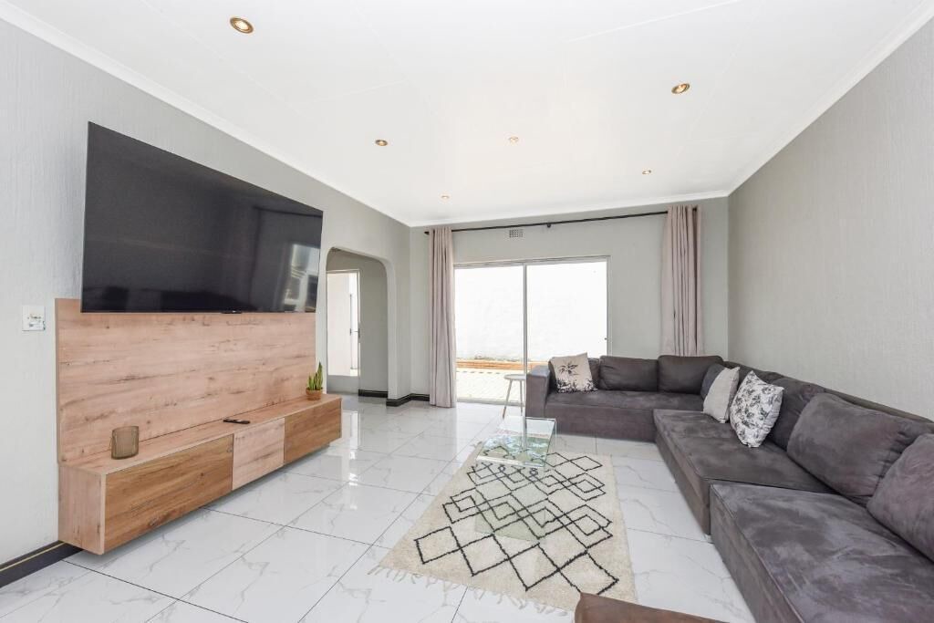Photo of Livingroom in Gallo Manor