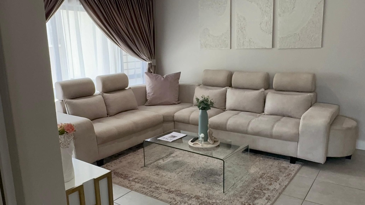 Photo of Livingroom in Greater Johannesburg Metropolitan Area