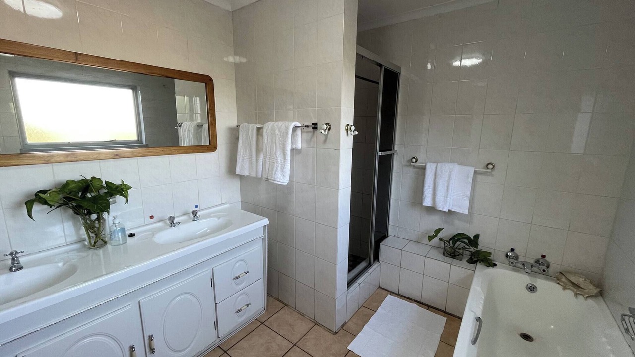 Photo of Bathroom in Silverton