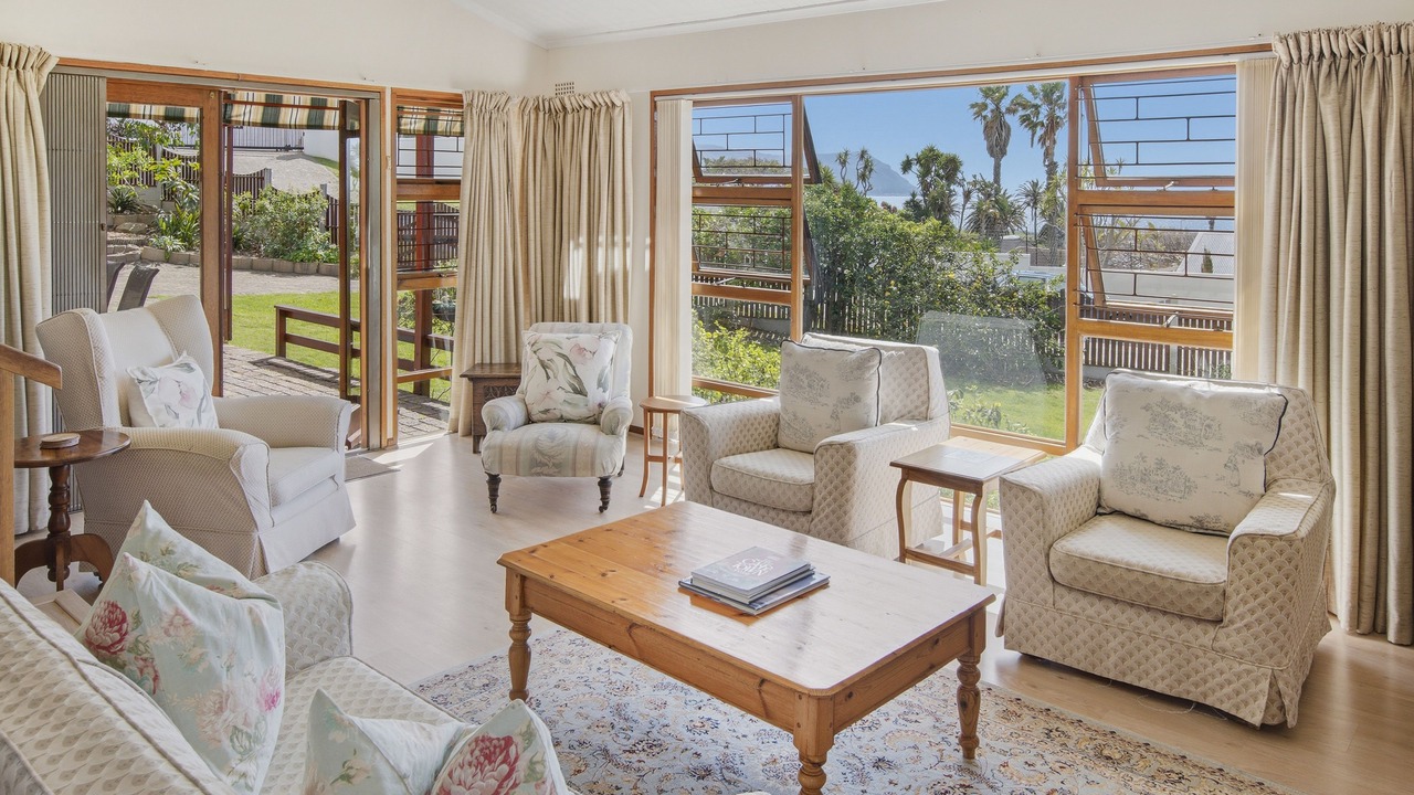 Photo of Livingroom in Simon's Town